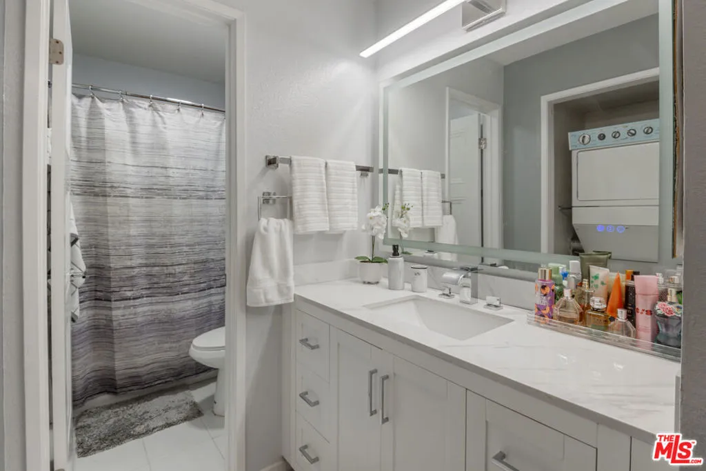 3867 Thorncroft Lane B, Inglewood, California 90305 home-pic-8